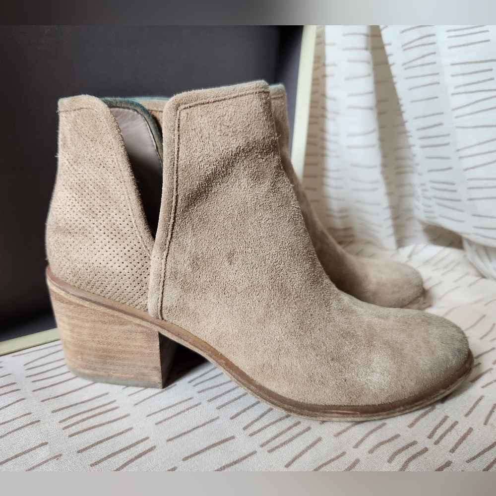 Hinge Leather Block Heel Bootie